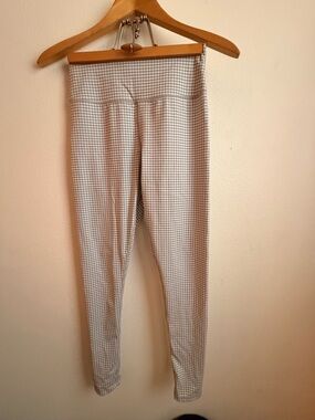 Glyder Sultry Gingham High-Waist Leggings in Light Gray and White